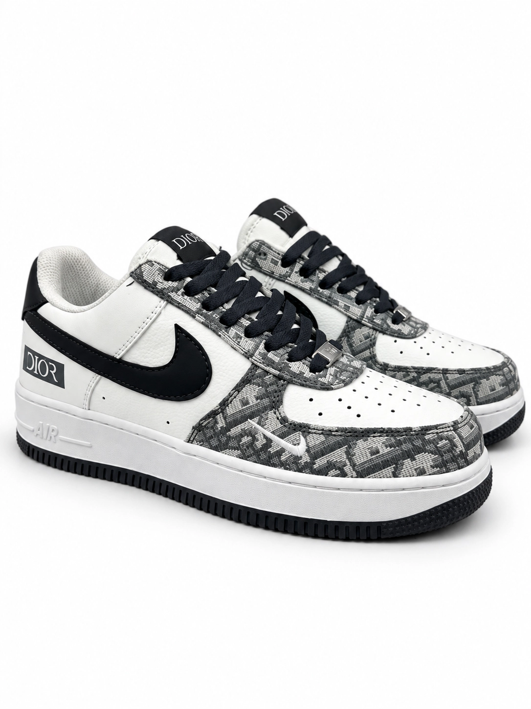 Snaker 11.2 Monogram Contrast Low-Top Sneakers - Image 1